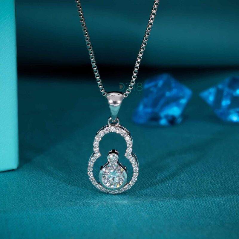 1.13 TW Round Cut Lab Diamond Pendant