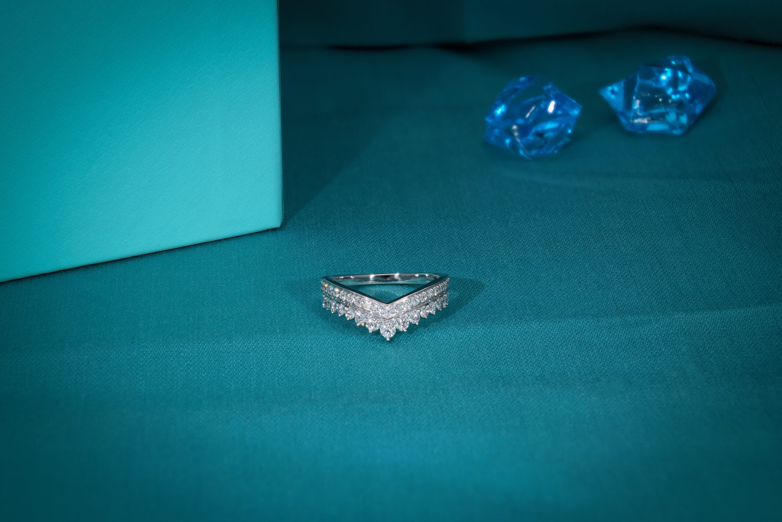 CLASSICAL Diamonds 20〜23 1.75 ct. t.w. Lab-Grown Diamond Ring with Side Stones in 14k